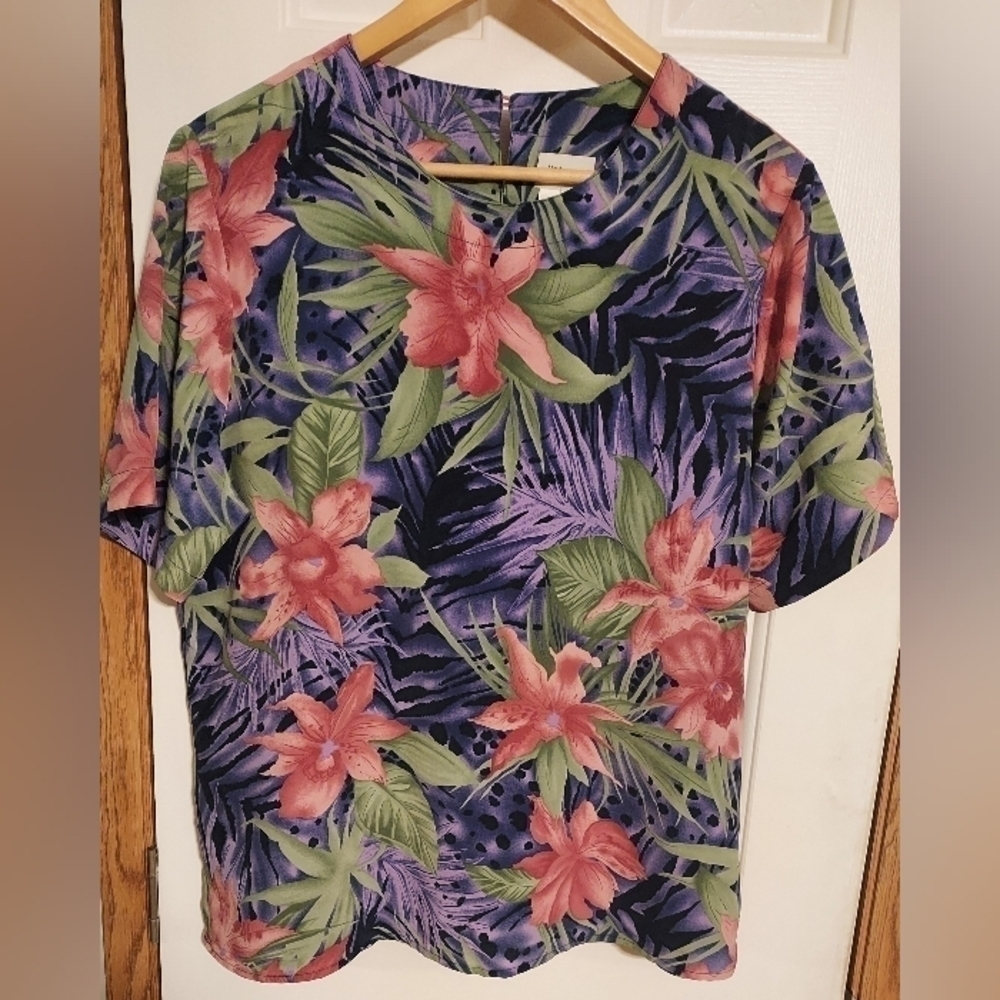 NWOT - Modern Essentials Womens Short Sleeve Floral Top Shirt Blouse Size M.